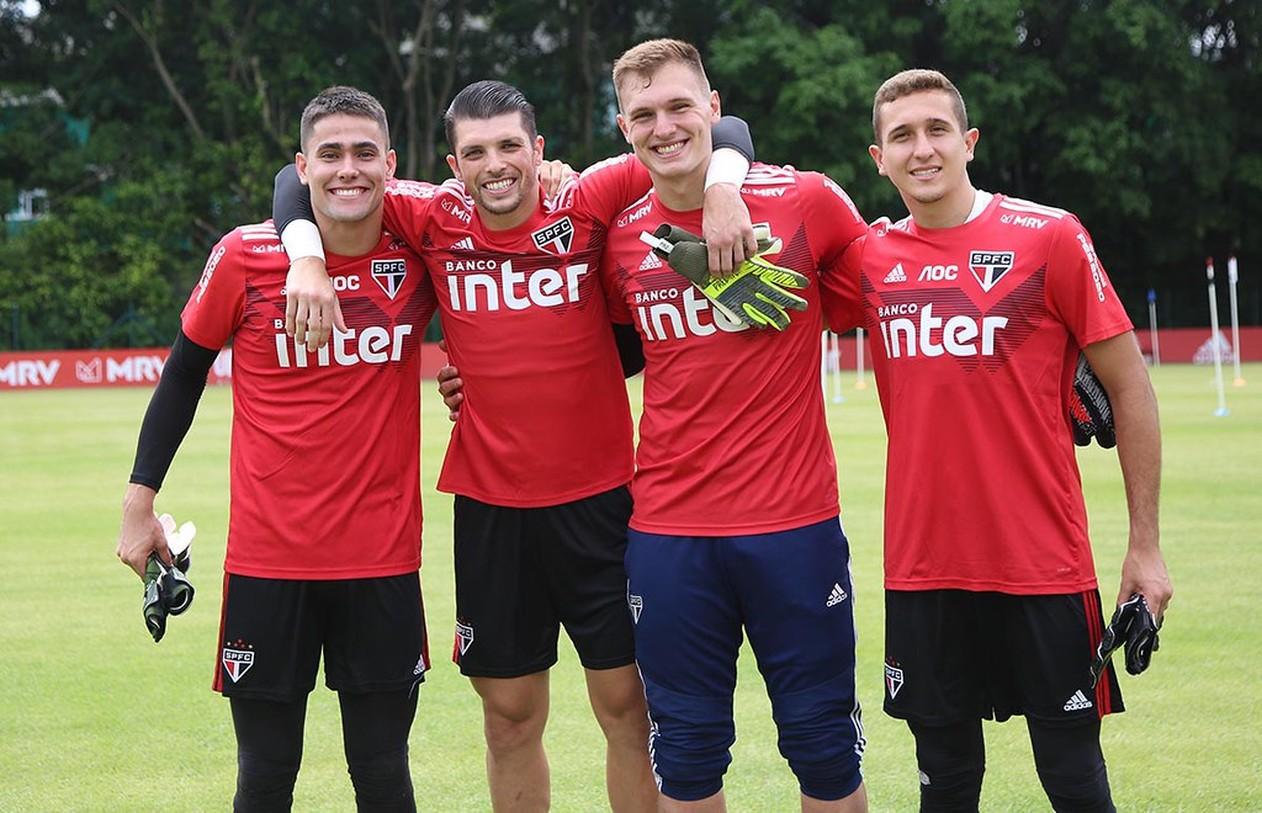 Fernando Diniz indica Lucas Perri como segundo goleiro do São Paulo e comenta 