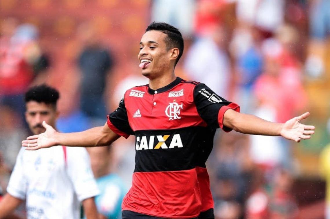 Fortaleza se aproxima de contratação de meia Luiz Henrique, do Flamengo
