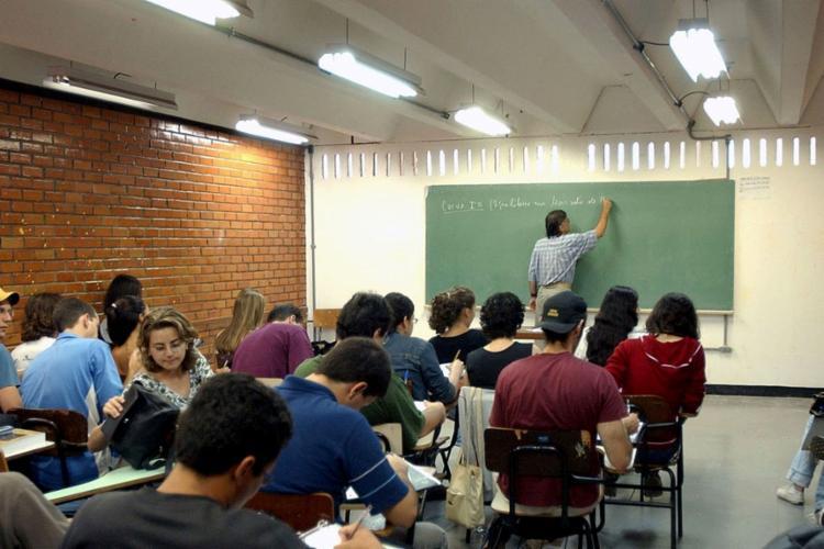 Governo federal anuncia aumento do piso dos professores; Veja os detalhes