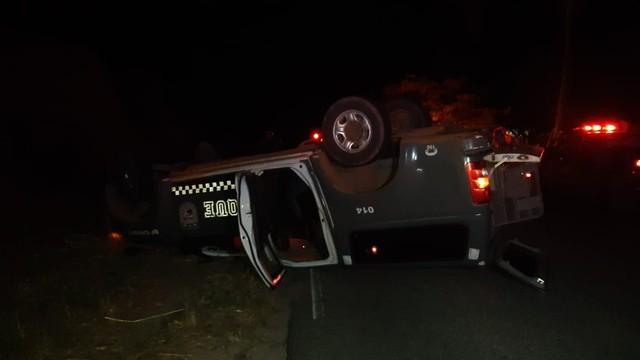 Viatura da PM capota e outra é atingida por motorista bêbado na Grande Natal