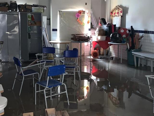 Após fortes chuvas, escola na Grande Natal alaga e aulas são suspensas