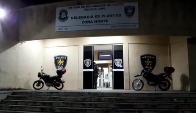 Casais são detidos depois de furarem blitz e quase atropelarem policial na Grande Natal
