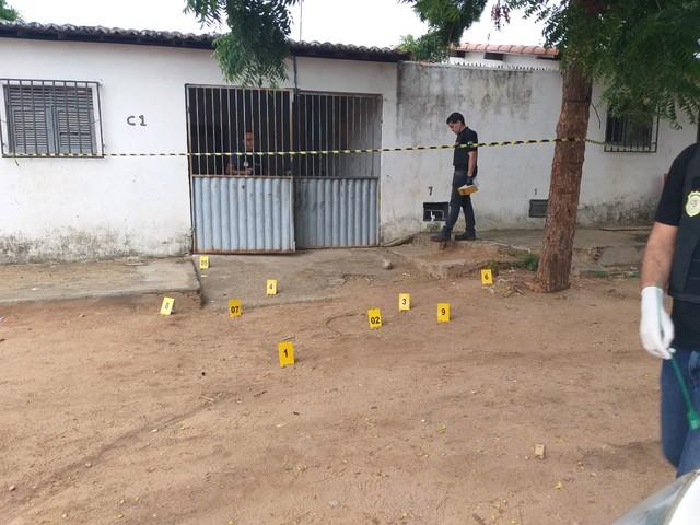 Criminosos arrombam porta, entram em casa e matam homem a tiros em Mossoró
