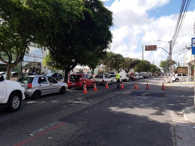 Obras deixam trânsito lento na avenida Prudente de Morais na Zona Sul de Natal