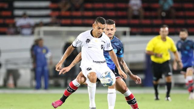 Toty marca no último lance e Santa Cruz vence ABC no Arruda