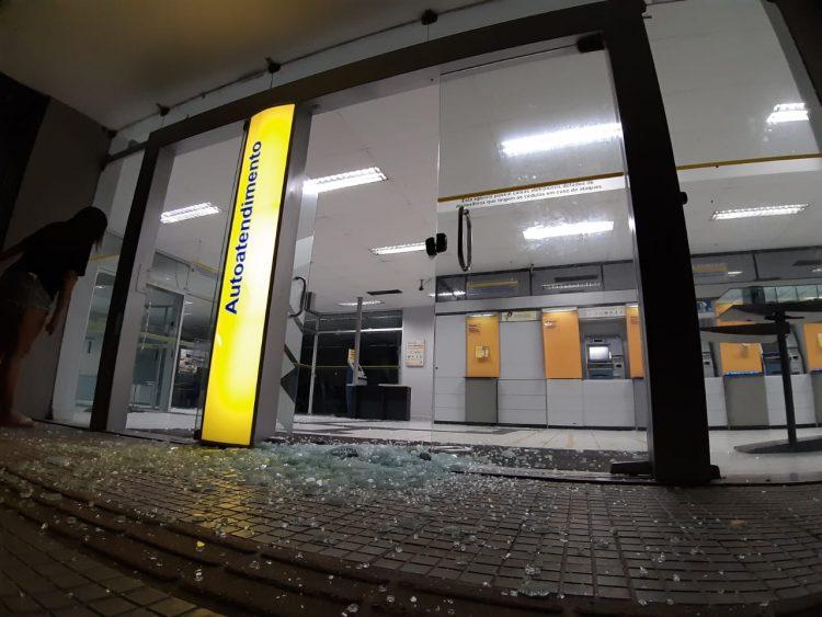 Vídeo mostra destruição em banco, ataque a delegacia e carro incendiado no Oeste potiguar; VEJA