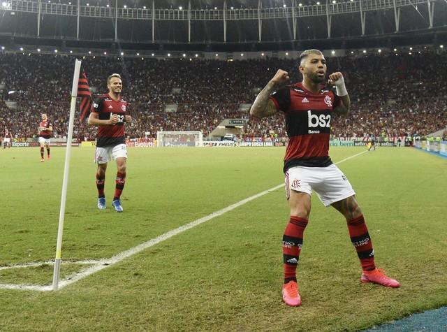 Flamengo titular completa dez jogos no ano com números incríveis