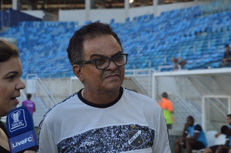 Francisco Diá: “Não temos plantel adequado para três competições”