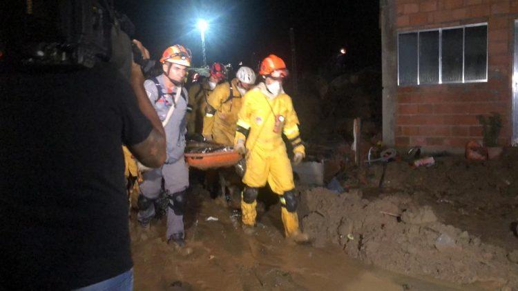 Mais um corpo é resgatado em Guarujá, e número de mortos na Baixada Santista chega a 27