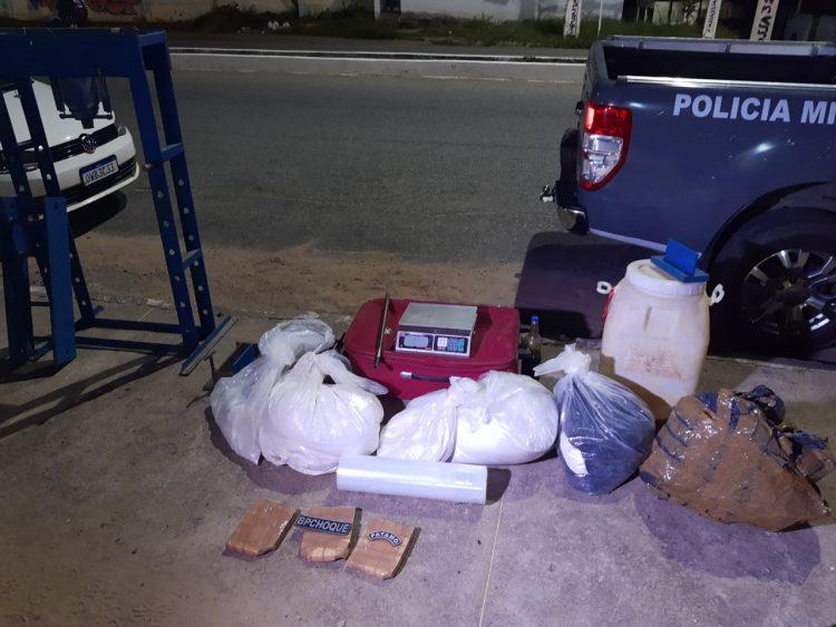 PM fecha “laboratório de drogas” e apreende mais de 100kg de cocaína na zona Norte