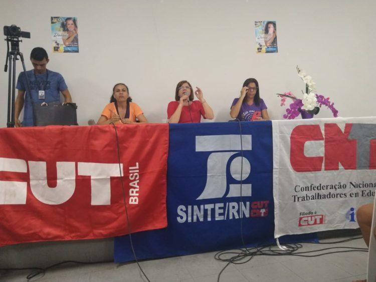 Professores da rede pública de Natal aprovam indicativo de greve