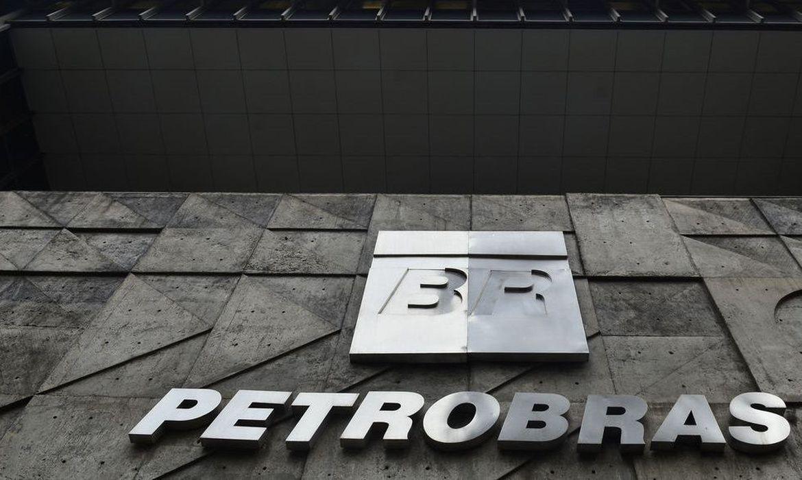 Redução do preço da gasolina e diesel começou a ser aplicado nas refinarias