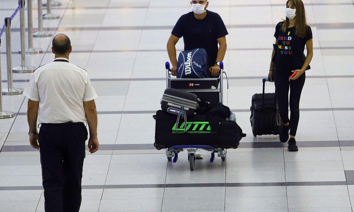 Argentina impõe severa proibição de viagens até setembro