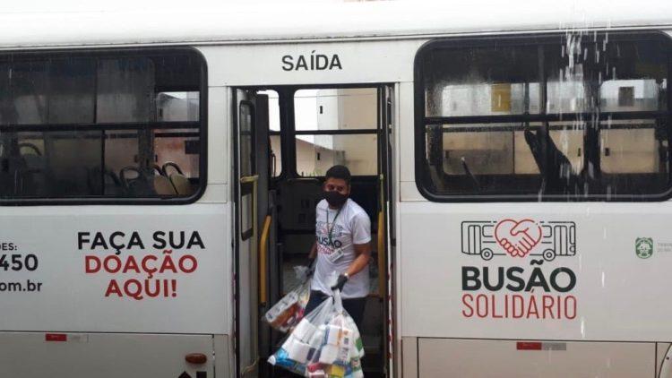 Busão Solidário entrega cestas básicas à colônia de pescadores de Natal