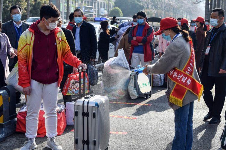 China tem primeiro dia sem mortes por novo coronavírus