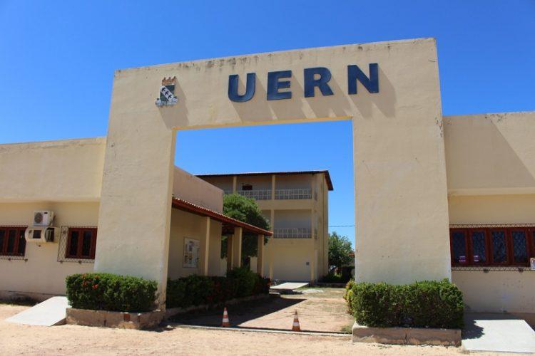 Decreto do Governo do RN antecipa colação de grau de 28 concluintes de medicina na UERN