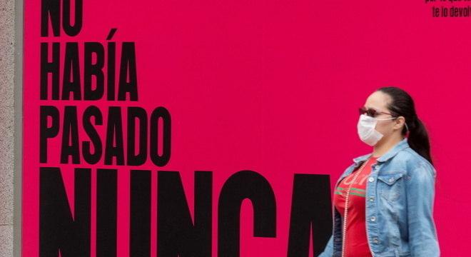 Espanha tem leve aumento no registro de novas mortes de covid-19