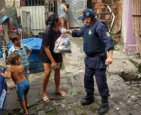 GMN doa cestas básicas para famílias da Cidade de Deus, Vila de Ponta Negra e Planalto