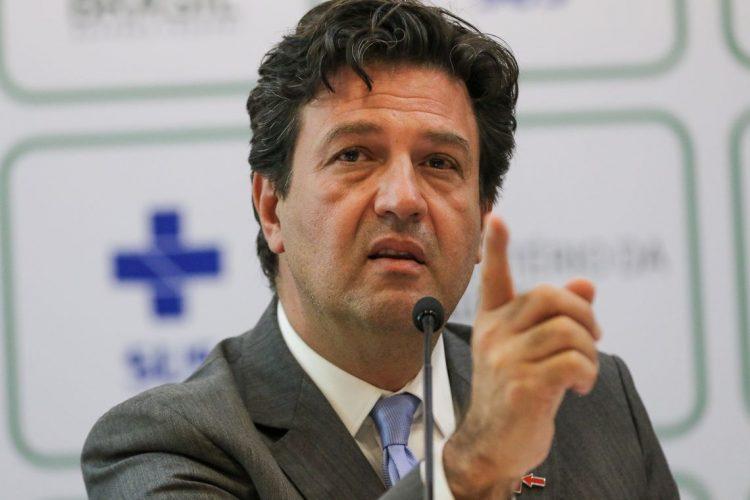 Mandetta avisa equipe que será demitido e que Bolsonaro procura substituto