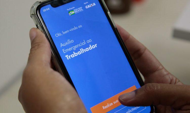 Metade dos cadastrados é aprovada para receber o auxílio de R$ 600