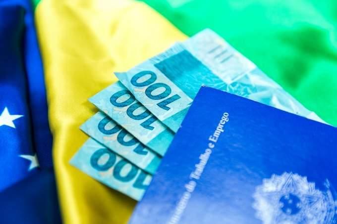 Trabalhador poderá sacar até R$ 1.045 do FGTS. Saiba se tem direito e quando sacar