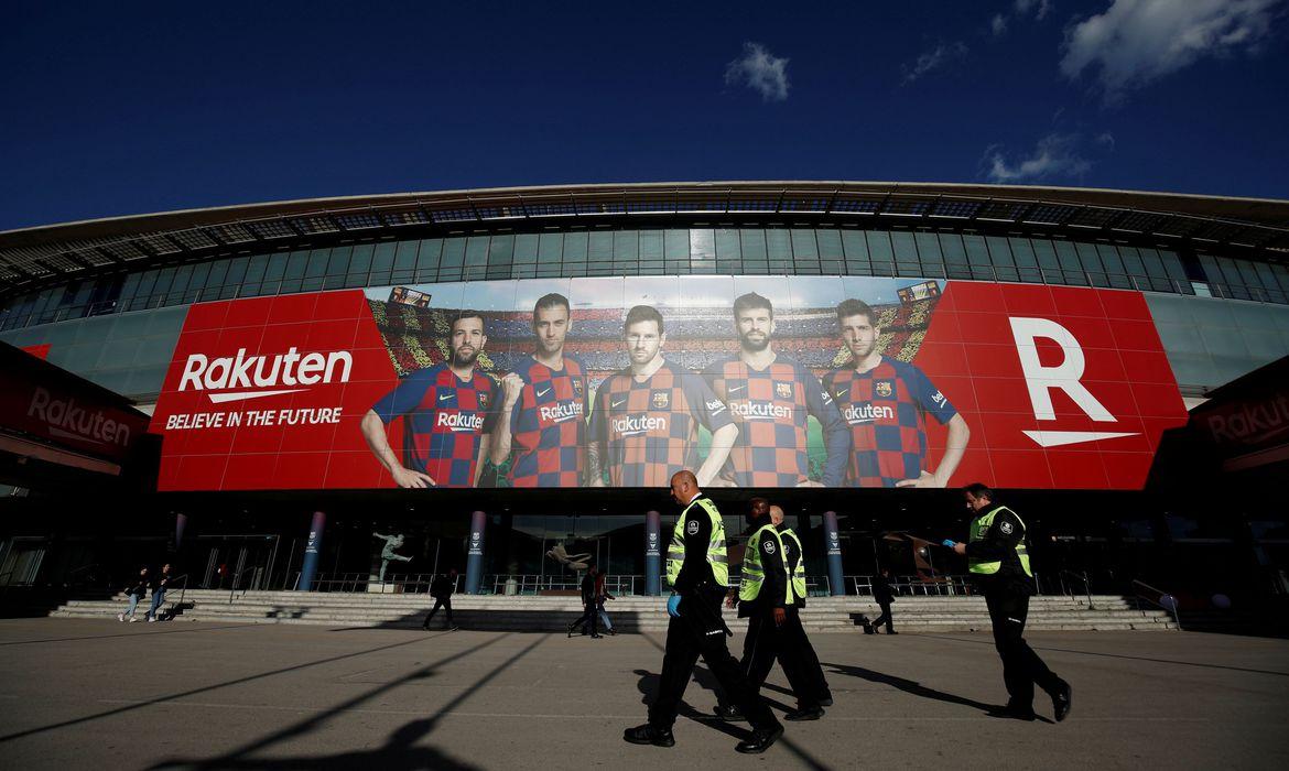 Barcelona marca exames de equipe principal para retomar treinos