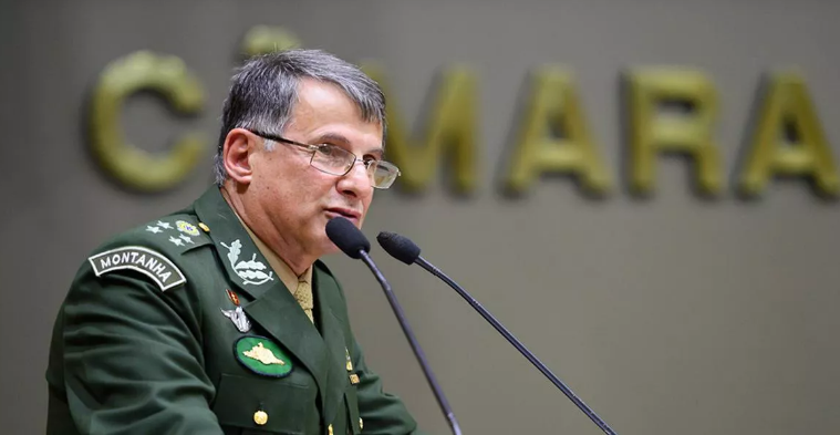 Bolsonaro pode trocar comando do exército para tentar nomear Ramagem e dar golpe de Estado