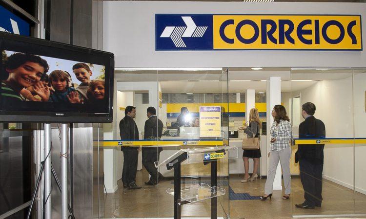 Encomendas não entregues em comércio podem ser retiradas nas agências, diz Correios