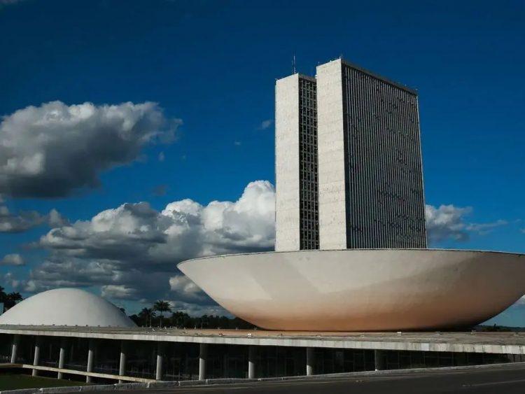 Governo libera só 1% de linha de crédito de R$ 40 bilhões para empresas pagarem salário