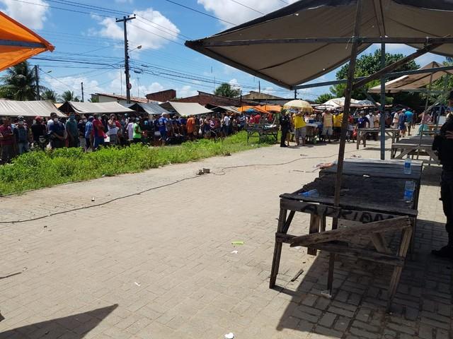 Homem é executado com tiro na cabeça durante feira livre na Zona Norte de Natal