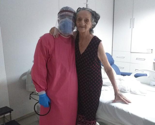 Idosa de 82 anos hipertensa se recupera do coronavírus após 14 dias internada em Mossoró; 'Ela é muito forte', diz filha