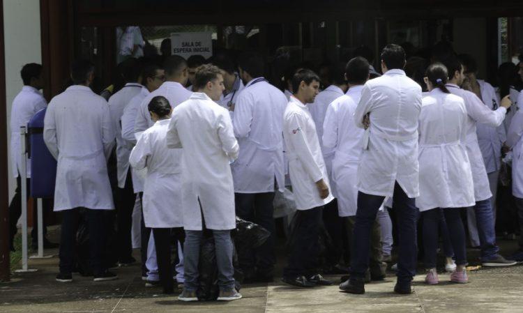 Médicos da rede pública temem pressão para prescrever cloroquina