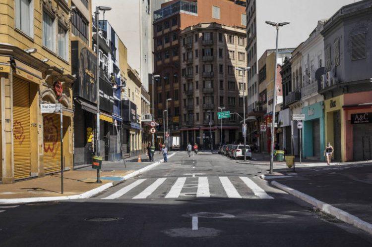 Oferta de vagas informais entra em colapso e mercado de trabalho perde seu maior pilar