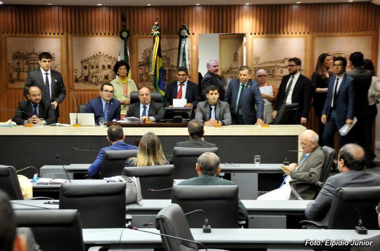 Prefeito Álvaro Dias manda reforma da Previdência para a Câmara