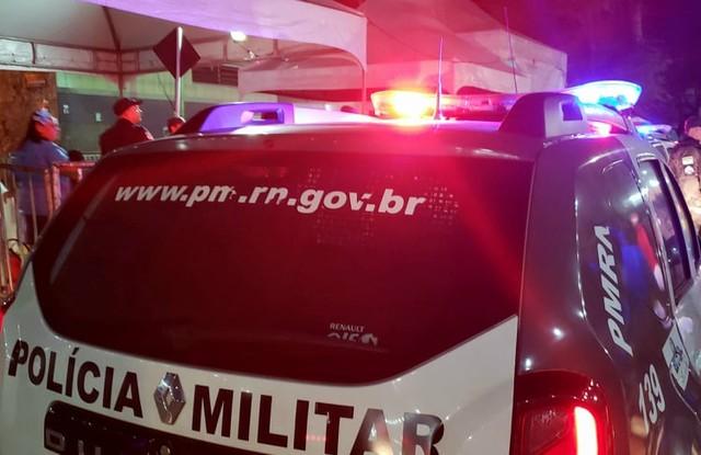 Três homens são baleados por bandidos ao tentar fugir de assalto na Grande Natal
