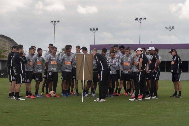 21 dos 27 jogadores do Corinthians testam positivo para Covid-19; maioria está recuperada