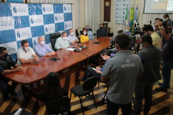Aulas presenciais na capital potiguar só em 30 dias, prevê Álvaro Dias