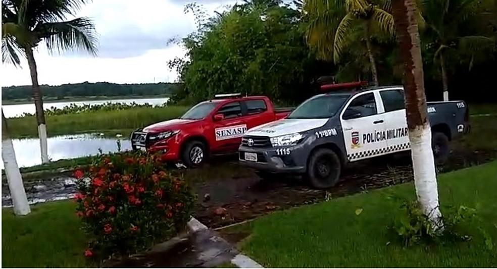 Bombeiros resgatam corpo com marcas de tiros que estava dentro da Lagoa de Extremoz, RN