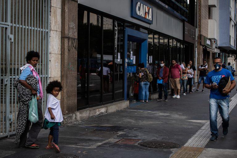 Caixa paga auxílio a 6,5 milhões neste sábado; leia os critérios