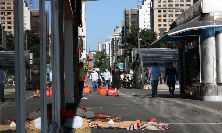 Com reabertura de shoppings, isolamento tem leve queda na cidade de SP