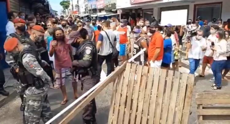 Comerciantes protestam contra fechamento de lojas no Alecrim