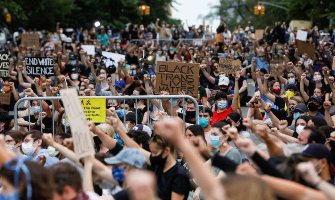 Conselho em Minneapolis vê alternativa para substituir polícia