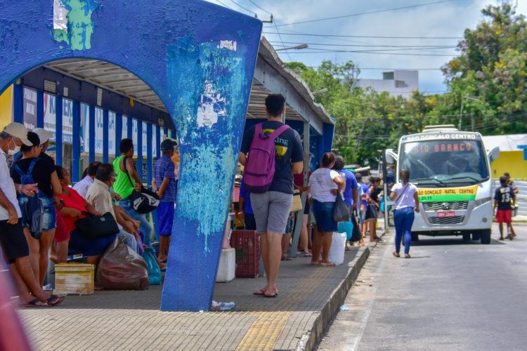 Governo endurece isolamento, fecha orlas e projeta retomada da economia para dia 17
