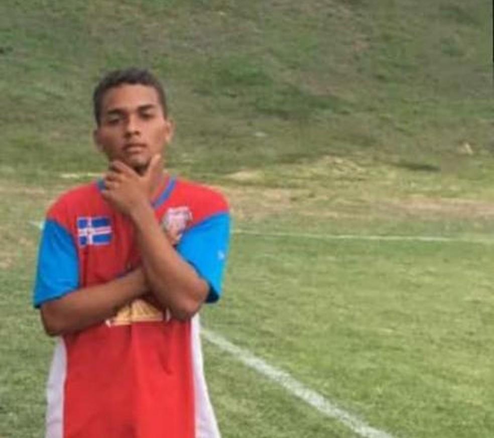 Jogador de futebol é assassinado a tiros dentro de casa na Grande Natal