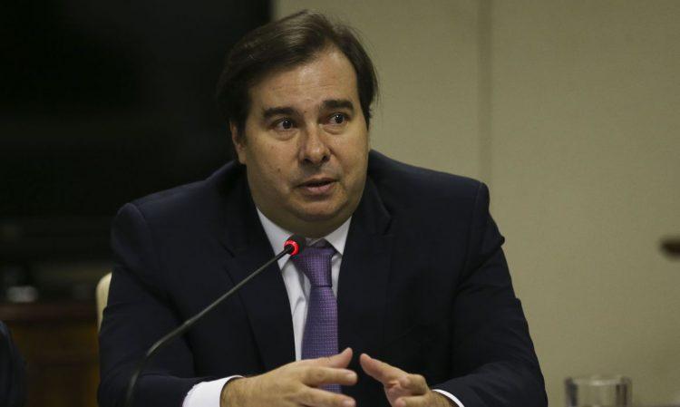 MP que permite a Weintraub escolher reitores de universidades é inconstitucional, avalia Maia