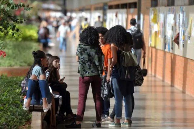Oposição prepara projeto para sustar portaria do MEC que extingue cotas em pós