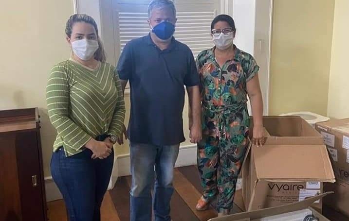 Prefeito Júlio César comemora a chegada de 4 aparelhos respiradores para Ceará-Mirim