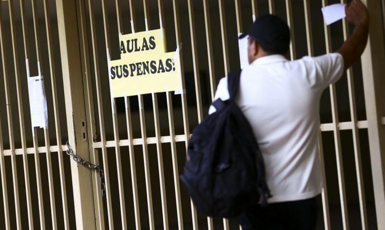 Quatro capitais planejam volta às aulas até julho