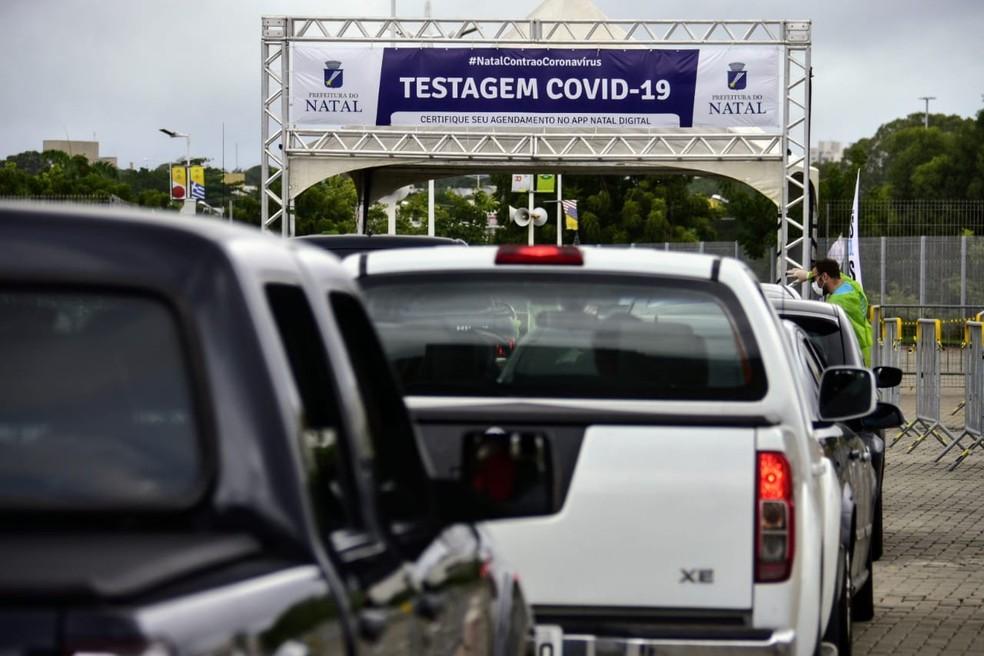 Secretaria de Saúde identifica mais 208 casos de Covid-19 durante 3º dia de 'drive-thru' de testagem em Natal