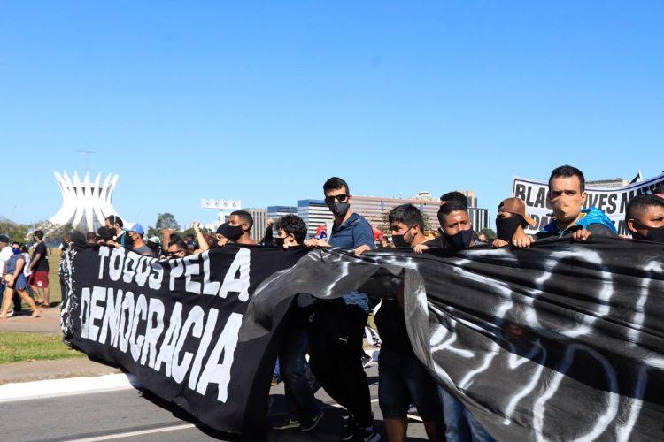 Torcida do ABC integra ato contra Bolsonaro neste domingo (14)